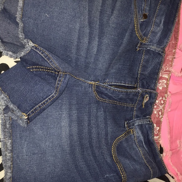 Shorts - Picture 2 of 5